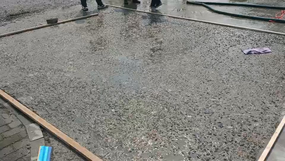 哈爾濱順邁醫(yī)院，應(yīng)用我公司快找平修補(bǔ)砂漿，進(jìn)行地面修補(bǔ)